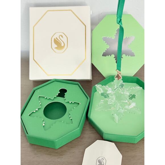 Swarovski Snowflake Ornament 2024 Green Box Crystal Holiday Collectible NEW - Picture 9 of 9